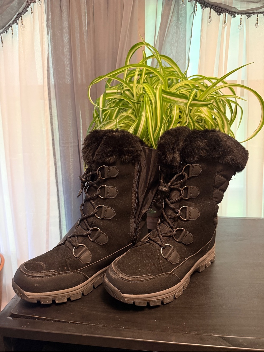 3M Thinsulate Black Faux-Fur Lace-Up Winter Boots size 9.5